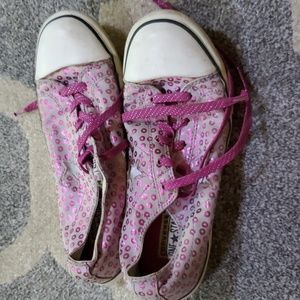 Converse girls size 5 shoes